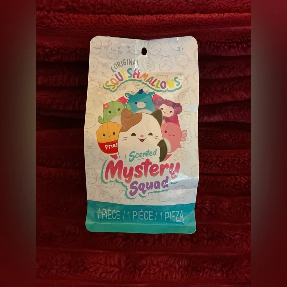 One Squishmallow Scented Mystery Squad Blind Bag - White